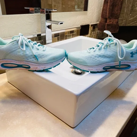 Under Armour HOVR INFINITE Women’s Tennis Shoes - Picture 3 of 7